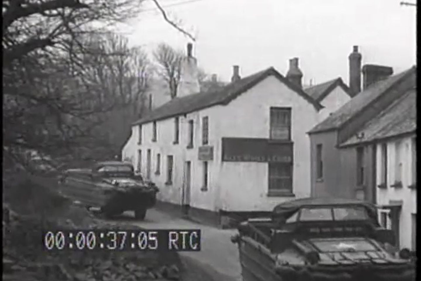 US DUCKS & TRUCKS; SLAPTON SANDS DWELLINGS EVACUATED ROYAL MARINES & SAILORS TRAIN US ARMY AT DARTMOUTH: 10TH JANUARY, 1944