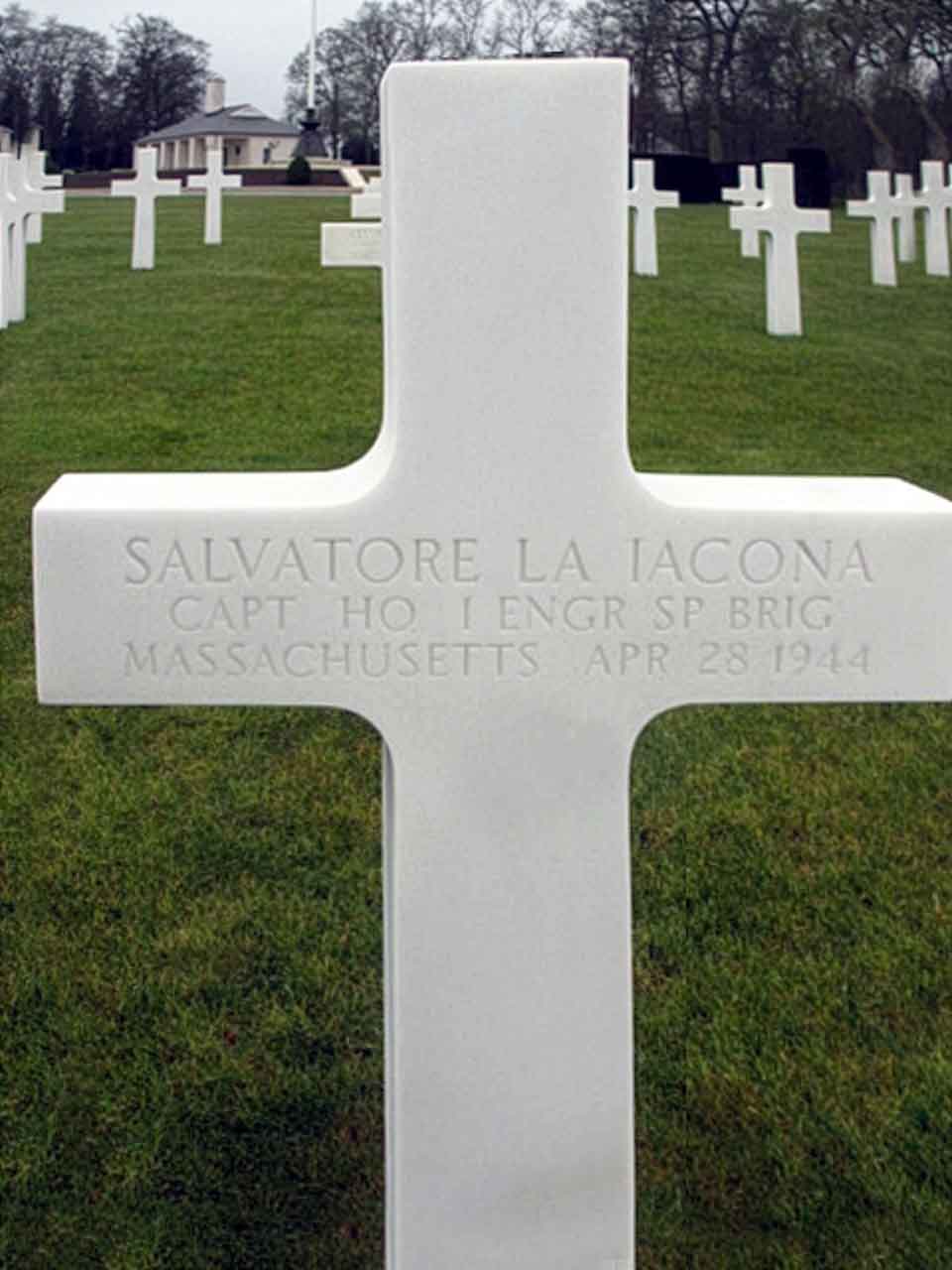 Image of Salvatore La Iacona's gravestone in the ABMC Cambridge Cemetery.